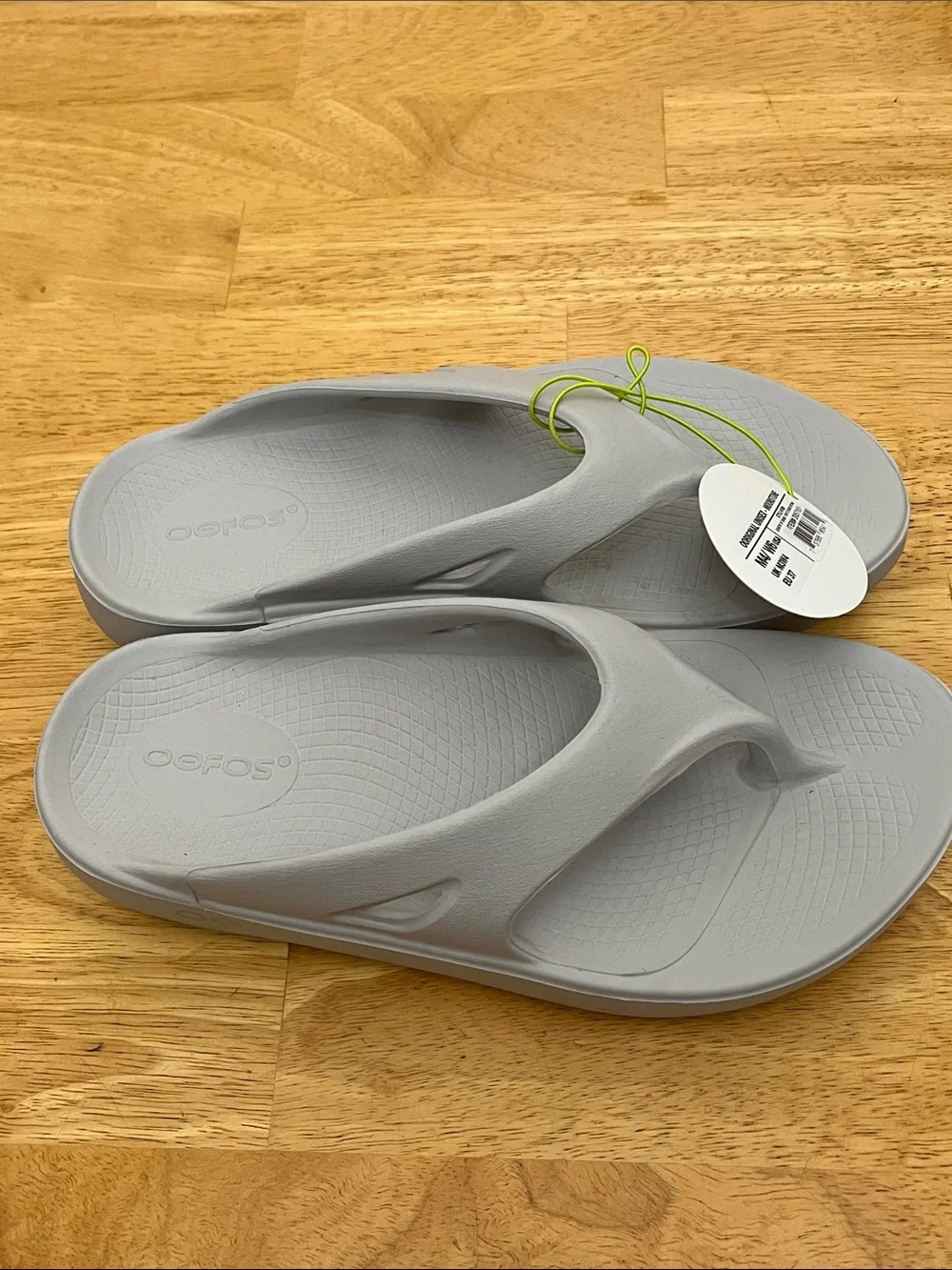 Oofos ooriginal thong recovery sandals moonstone women’s size 6 men’s 4